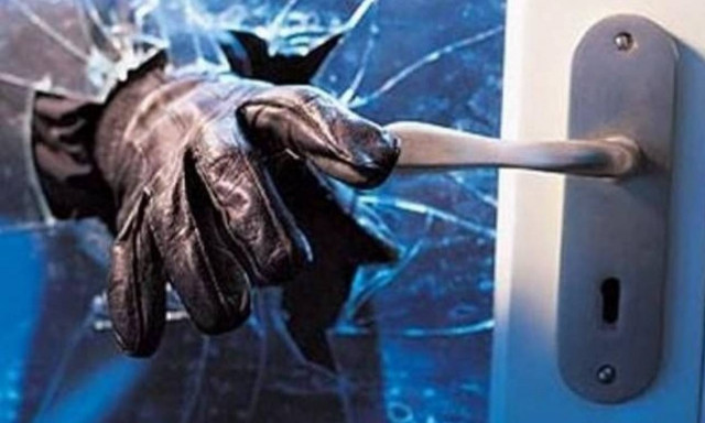 Λαμία – Απίστευτο! Δείτε τι έκανε μία γυναίκα όταν μπήκαν κλέφτες σε κατάστημα (pics)