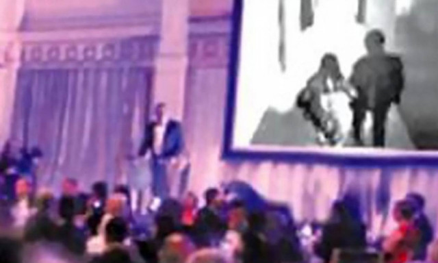 Η εκδίκηση του γαμπρού: Έπαιξε βίντεο στο γαμήλιο γλέντι με την νύφη να τον απατά!