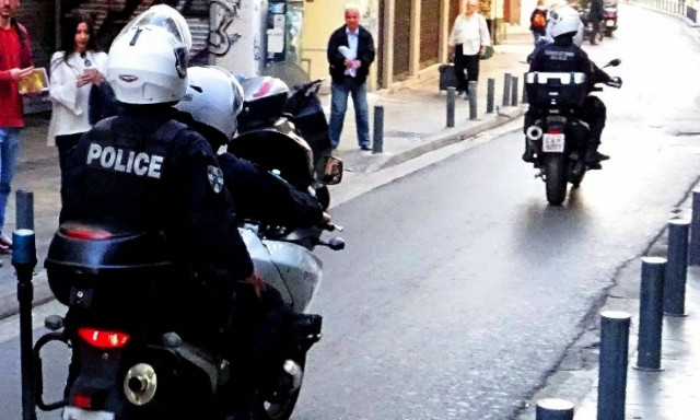 Συναγερμός στην Αστυνομία: Ένοπλη ληστεία σε τράπεζα στο Παλαιό Φάληρο