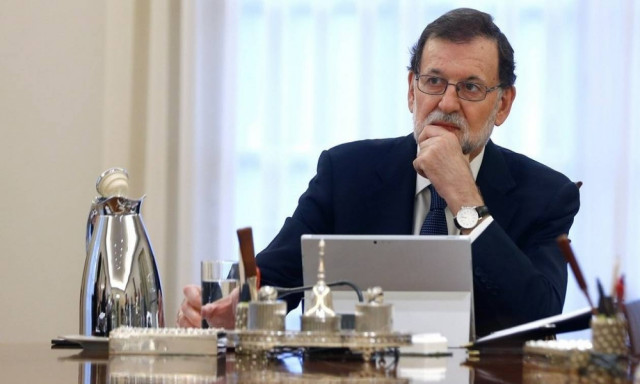 Ο Ραχόι απειλεί την Καταλονία με το άρθρο 155: «Κηρύξατε ή όχι ανεξαρτησία;»