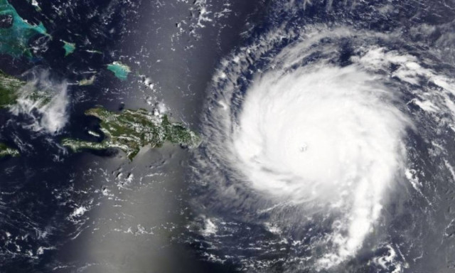 Η «Οφηλία» μετατράπηκε σε κυκλώνα - Κατευθύνεται στην Ευρώπη! (pic)