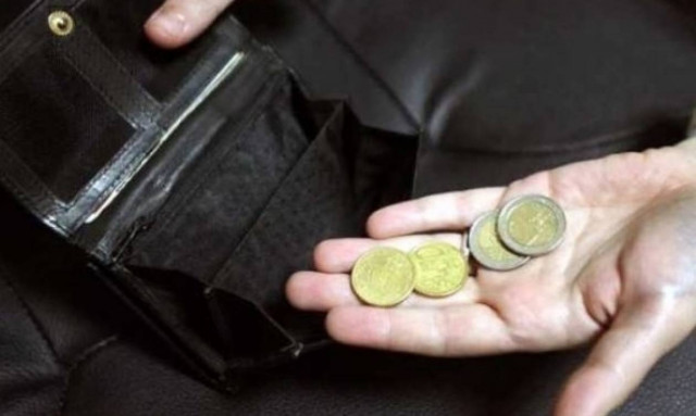 Πάμφτωχα τα ελληνικά νοικοκυριά: Μόνο τον Αύγουστο άφησαν απλήρωτους φόρους 1 δισ. ευρώ!