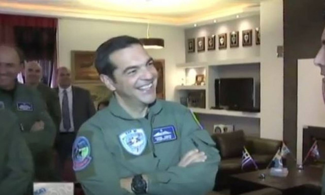 «Πετάει, πετάει ο Τσίπρας»: Πτήση με F-16 στο βόρειο Αιγαίο πραγματοποίησε ο πρωθυπουργός