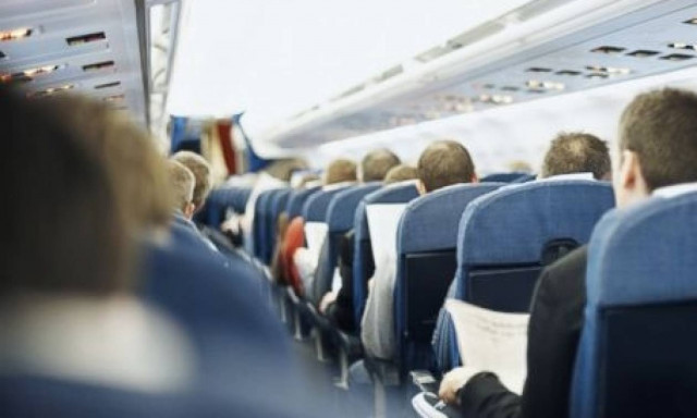 Σάλος σε πτήση Αθήνα - Κύπρος: Νύφη απάτησε το γαμπρό και… ξεφτιλίστηκε στα 20.000 πόδια (vid)