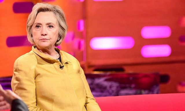 Το ατύχημα της Χίλαρι: Με ειδική μπότα σε εκπομπή του BBC! (pic)