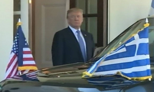 Συνάντηση Τσίπρα – Τραμπ: Η στιγμή της άφιξης του Αλέξη Τσίπρα στο Λευκό Οίκο (vid)