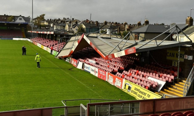 Ιρλανδία: Απίστευτο βίντεο! Η «Οφηλία» κατέστρεψε το γήπεδο της Κορκ Σίτι! (pic+vids)