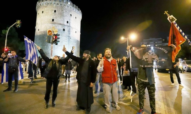 Νέα ένταση και προσαγωγές για την παράσταση «Η Ώρα του Διαβόλου» στη Θεσσαλονίκη (pics&vids)