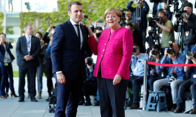 Σύνοδος Κορυφής: Στην ίδια «γραμμή» Μακρόν και Μέρκελ – Στηρίζουν την κυβέρνηση της Μαδρίτης