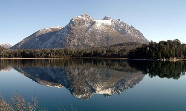 Θρίλερ με πτώμα που βρέθηκε σε ποτάμι – Τι αποκαλύπτουν τα ευρήματα στα ρούχα του