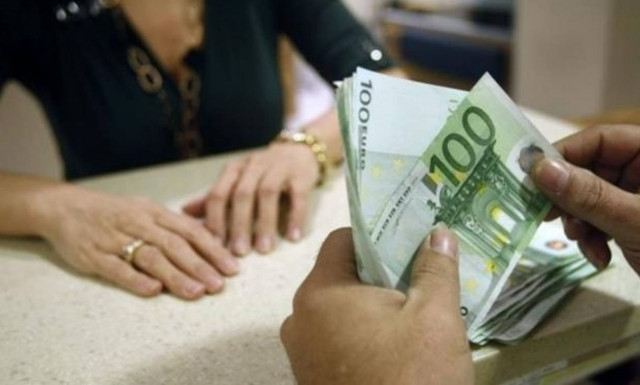 Οικογενειακά επιδόματα ΟΓΑ: Τρέξτε σήμερα στην τράπεζα- Πληρώνεται η τρίτη δόση στους δικαιούχους