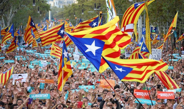 Καταλονία: Τα μέτρα της ισπανικής κυβέρνησης συνιστούν πραξικόπημα (vids)