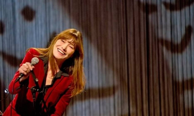 Κάρλα Μπρούνι: Αισθάνομαι πολύ κοντά στην Ελλάδα