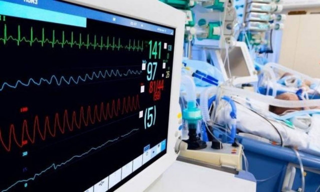 Μάχη για να κρατηθεί στη ζωή δίνει δικυκλιστής που ενεπλάκη σε τροχαίο