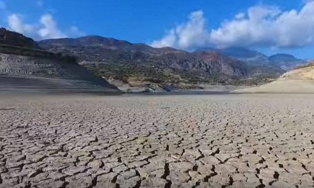 Εικόνες Σαχάρας στην Κρήτη: Το άλλοτε πλούσιο Φράγμα Φανερωμένης έγινε… έρημος! (video)