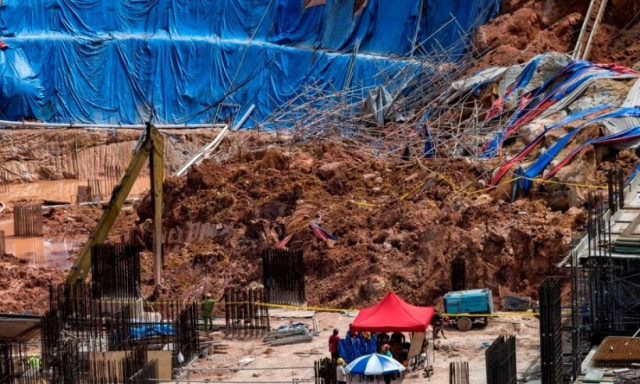 Τραγωδία στη Μαλαισία: Τρεις νεκροί και 11 αγνοούμενοι σε εργοτάξιο