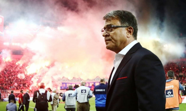 Χαμός στο «Γ. Καραϊσκάκης»: Γι' αυτό άργησε να ξεκινήσει το Ολυμπιακός-ΠΑΟΚ! (pics+vid)