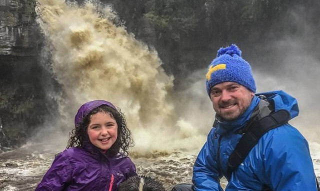 Οικογένεια γυρίζει τον κόσμο με την πιο απρόσμενη παρέα (photos)