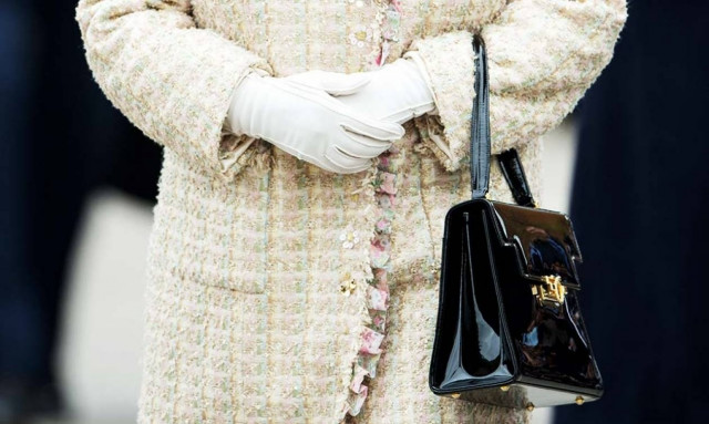 Βασίλισσα Ελισάβετ: Αυτή είναι η μοναδική ημέρα της εβδομάδας που έχει μαζί της λεφτά!