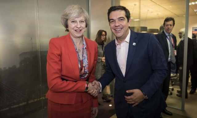 Kolotoumba! Η Τερέζα Μέι θα γίνει… Τσίπρας και θα ανατρέψει το Brexit;