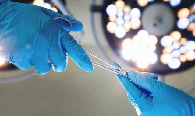 Χάκερς έκλεψαν αρχεία από πλαστικό χειρουργό - Απειλούν να δημοσιεύσουν φωτογραφίες διασήμων