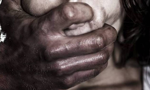 Ινδία: Βίασε γυναίκα στο δρόμο και οι περαστικοί βιντεοσκοπούσαν τη φρίκη