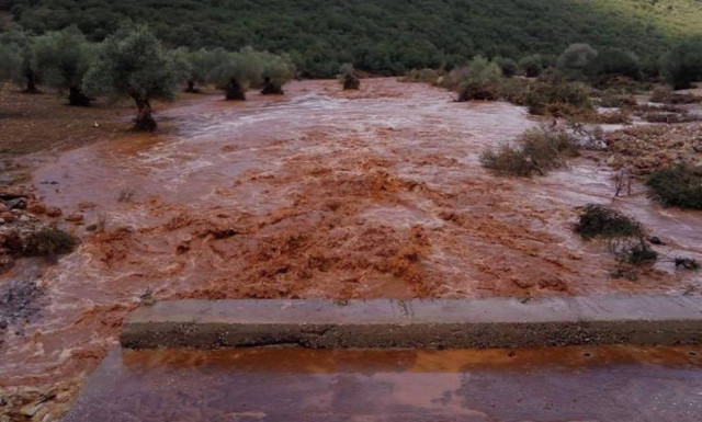 Καιρός: Ο Δαίδαλος «σάρωσε» την Κρήτη - Εγκλωβίστηκαν οδηγοί
