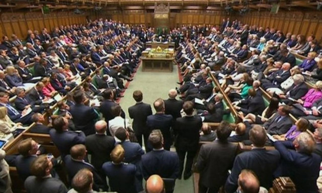 Εκτός... πολιτικής ζωής οι γυναίκες στην Βρετανία λόγω του ανδροκρατούμενου συστήματος!