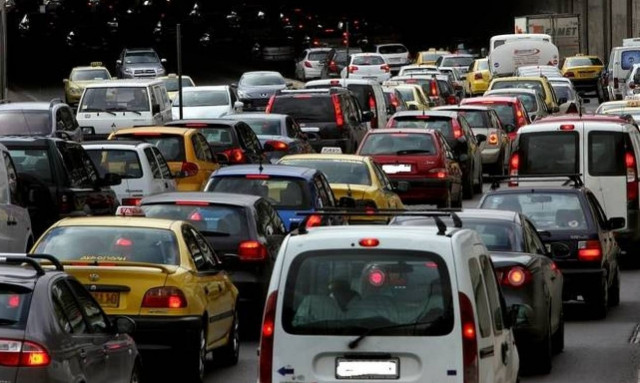 ΤΩΡΑ: Ουρές χιλιομέτρων στον Κηφισό - Απίστευτο μποτιλιάρισμα στους δρόμους της Αθήνας
