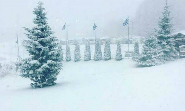 Καιρός LIVE: Το «έστρωσε» σε αρκετές περιοχές – Δείτε πού χιονίζει ΤΩΡΑ