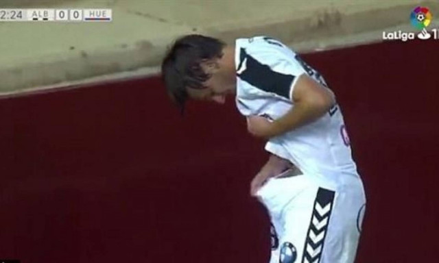 Τον βρήκε με τις τάπες: Δέκα ράμματα στα γεννητικά όργανα από χτύπημα συμπαίκτη!