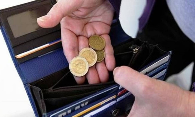 Φόροι-«φωτιά» αδειάζουν τις τσέπες των φορολογουμένων - Τι θα πληρώσουμε μέχρι τα Χριστούγεννα