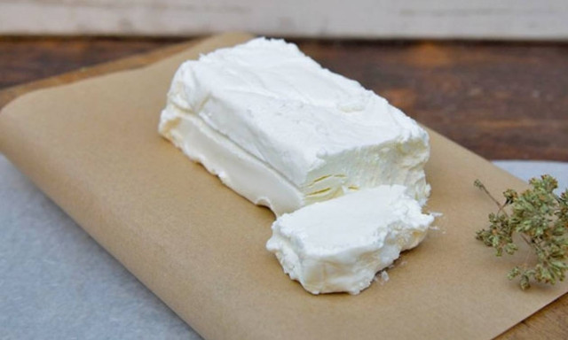 Γαλομυζήθρα, το μαλακό κρητικό τυρί που «απογειώνει» τον ντάκο!
