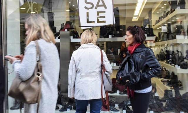 ΙΟΒΕ: Ουραγός η Ελλάδα στην καταναλωτική εμπιστοσύνη