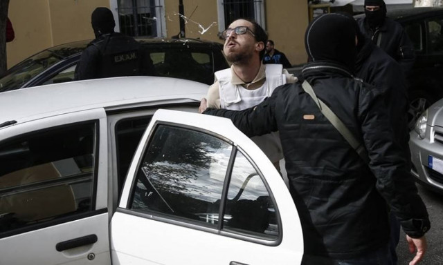 Ο 29χρονος με τα τρομοδέματα χαιρετίζει την επίθεση αναρχικών σε περιπολικά