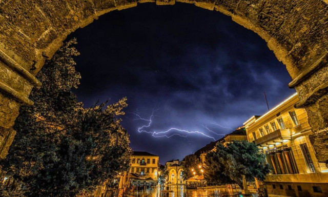 Έκτακτο δελτίο επιδείνωσης καιρού από την ΕΜΥ: Πού θα χτυπήσουν ισχυρά φαινόμενα σε λίγες ώρες