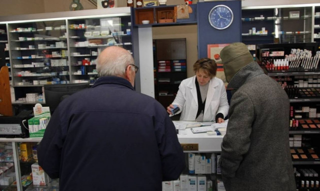 Οι φαρμακοποιοί αντιδρούν στη διανομή φαρμάκων κατ’ οίκον από τον ΕΟΠΥΥ