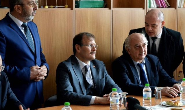 «Θρίλερ» πάνω από τα Ίμια, την ώρα που ο Τσαβούσογλου «περιόδευε» στη Θράκη