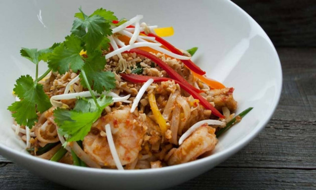 Τι είναι το παντ τάι; Αφιερωμένο στο φαγητό δρόμου της Ταϊλάνδης το doodle της Google