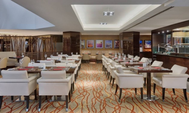 Στα μενού των εστιατορίων θα αναγράφονται και οι θερμίδες των φαγητών