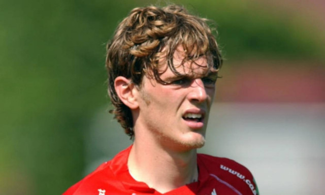 ΣΟΚ: Νεκρός ποδοσφαιριστής - Τον χτύπησε κεραυνός μπροστά στα μάτια της κοπέλας του