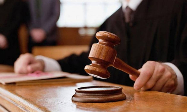 ΣΟΚ: Δίκασαν 70χρονο επειδή έκλεψε κοτόπουλο για να ταΐσει το νηστικό εγγονό του