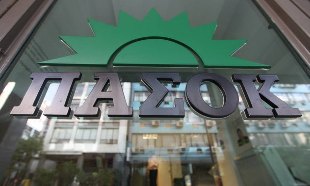 Συνελήφθη 35χρονος που προσπάθησε να παρασύρει με ΙΧ αστυνομικό κοντά στα γραφεία του ΠΑΣΟΚ