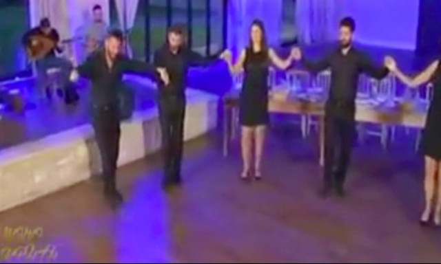 Απολαύστε τα άψογα συρτά που ξεσήκωσαν τηλεοπτική εκπομπή! (video)