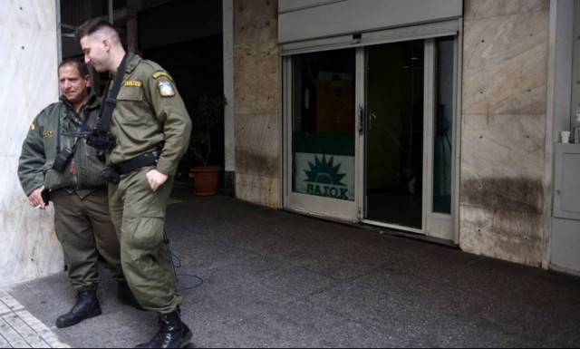 Διαμαρτυρία των ΜΑΤ με αφορμή την επίθεση στα γραφεία του ΠΑΣΟΚ