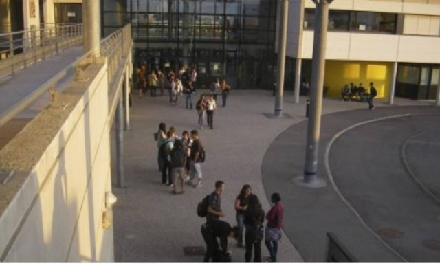 Συναγερμός στη Γαλλία: Αυτοκίνητο «θέρισε» πεζούς έξω από σχολείο