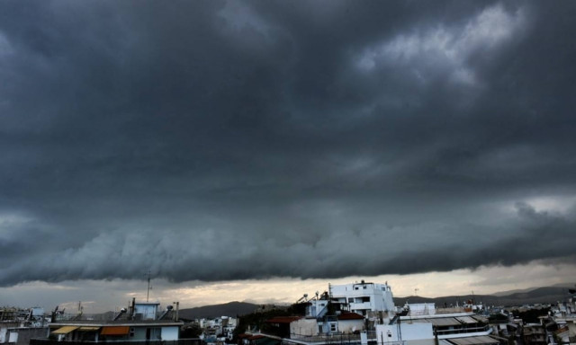 Καιρός τώρα: Ένας νεκρός από την κακοκαιρία - Πού θα σημειωθούν καταιγίδες την Κυριακή (pics)