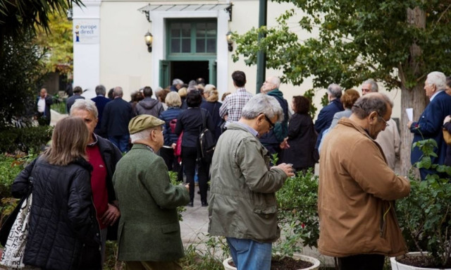 Εκλογές Κεντροαριστερά: «Έσπασε» το φράγμα των 200 χιλιάδων – Ουρές στα εκλογικά κέντρα