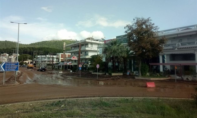 Ηγουμενίτσα: Ζημιές και τόνοι λάσπης από τη νεροποντή (pics)