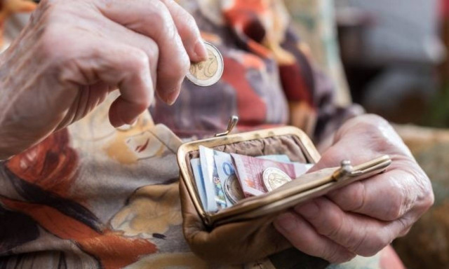 Έρχεται νέο «μαχαίρι» στις συντάξεις γήρατος και χηρείας – Όλα όσα πρέπει να γνωρίζετε